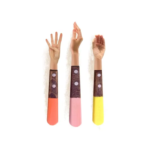 Illustration of Spoon in hand shape
