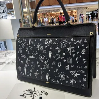 Decorative hand bag