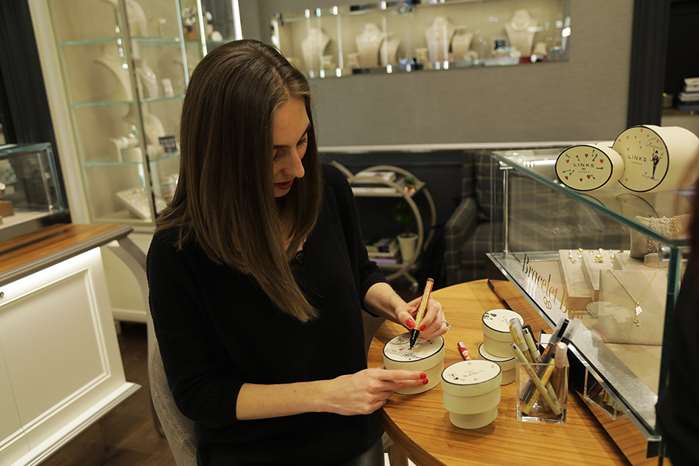 Veronica Collignon Live Art On Jewellery Boxes