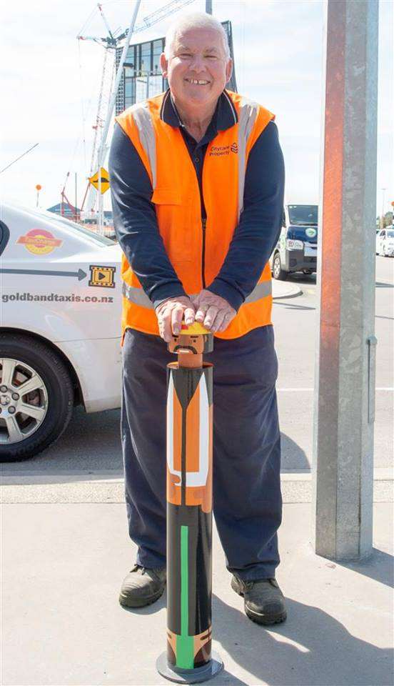 Roadworker with bollard drawing