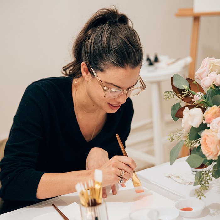 woman drawing in live event