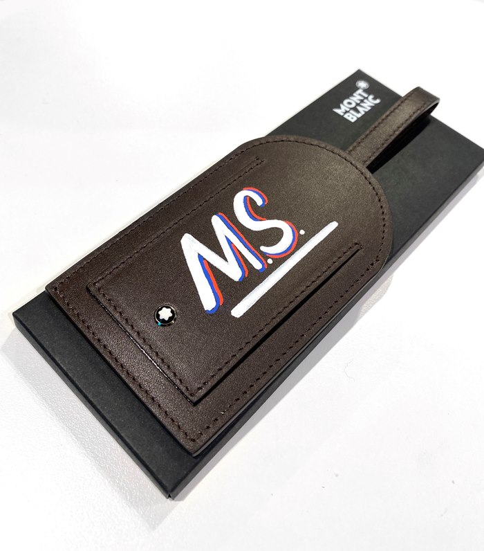 Live drawing of luggage tag for travel